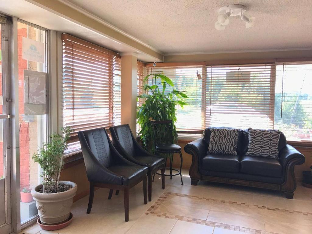 Americas Best Value Inn & Suites Macon At Sunset Dr Экстерьер фото