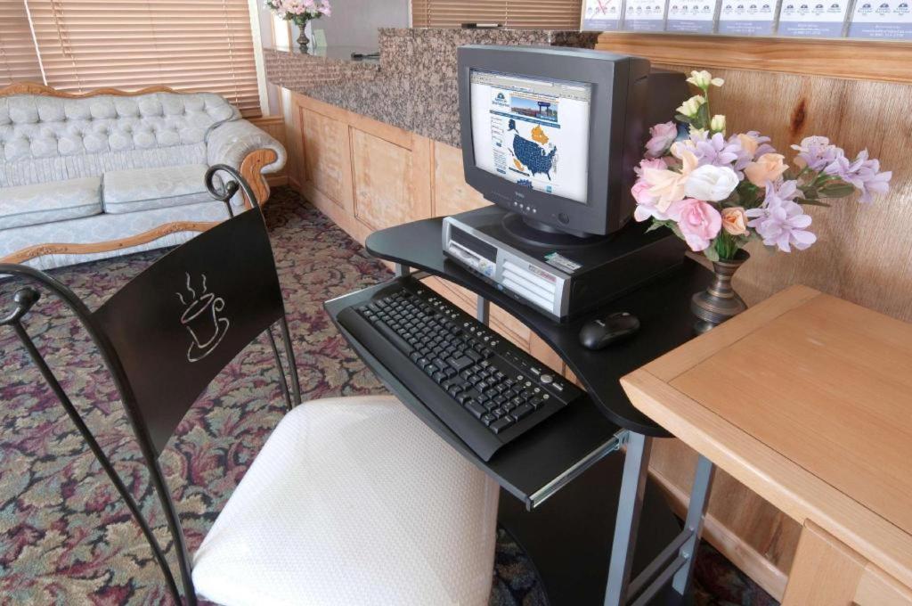 Americas Best Value Inn & Suites Macon At Sunset Dr Экстерьер фото