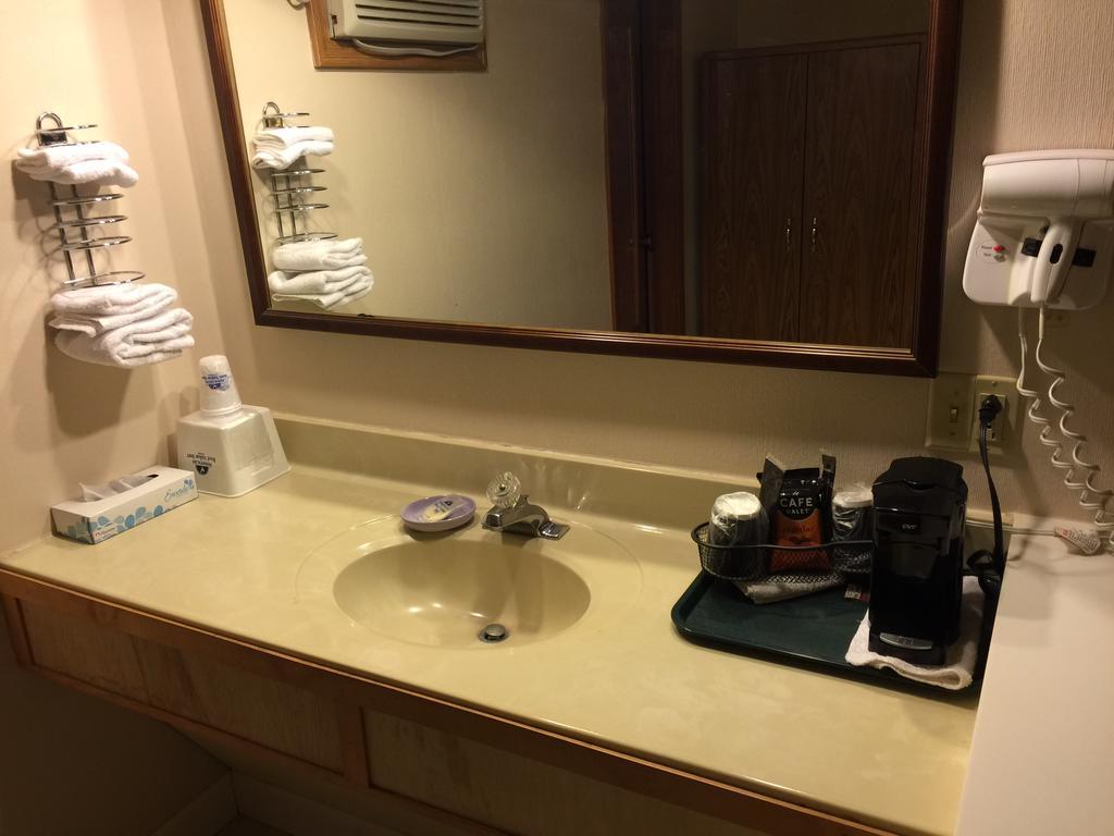 Americas Best Value Inn & Suites Macon At Sunset Dr Экстерьер фото