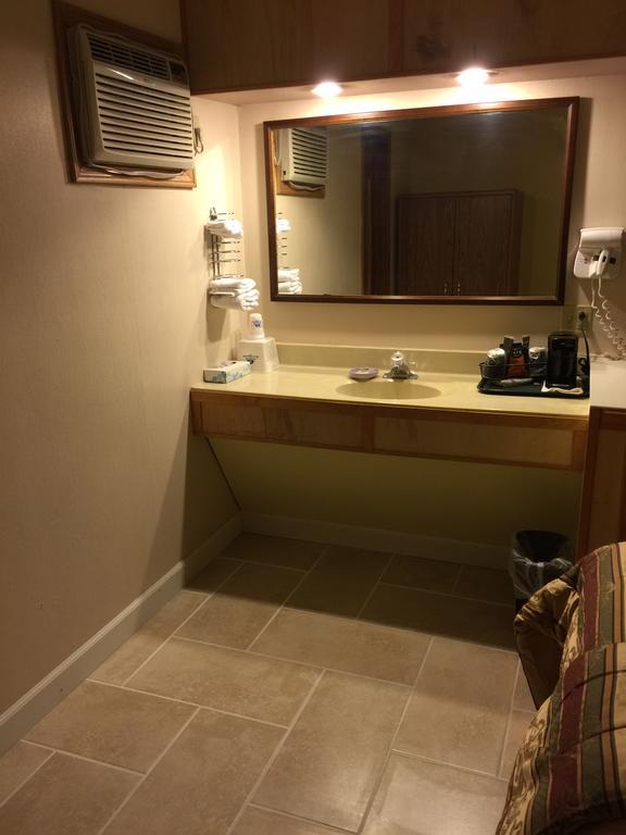 Americas Best Value Inn & Suites Macon At Sunset Dr Экстерьер фото