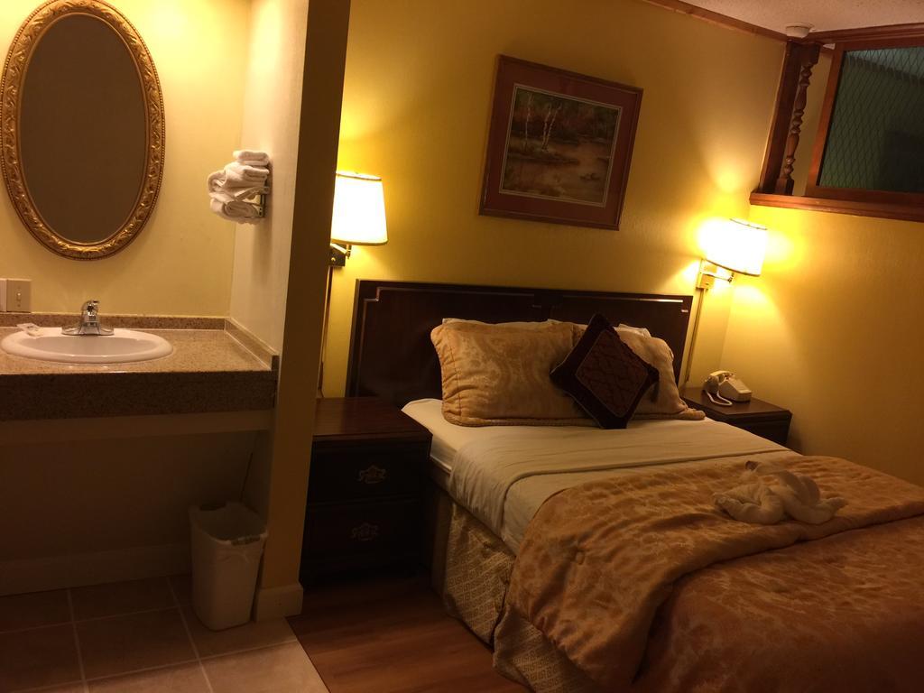 Americas Best Value Inn & Suites Macon At Sunset Dr Экстерьер фото
