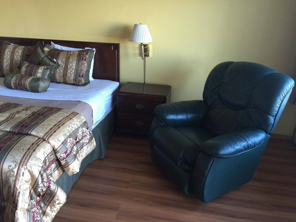 Americas Best Value Inn & Suites Macon At Sunset Dr Номер фото