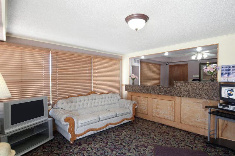 Americas Best Value Inn & Suites Macon At Sunset Dr Экстерьер фото