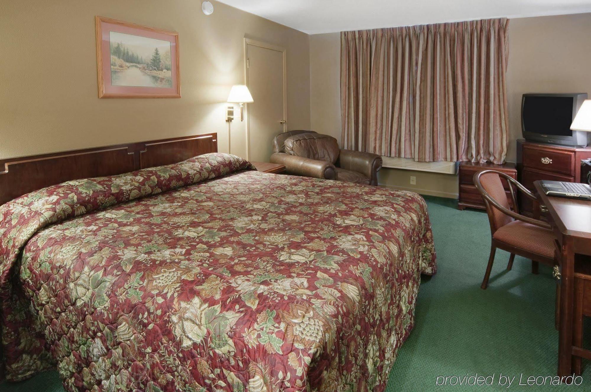 Americas Best Value Inn & Suites Macon At Sunset Dr Экстерьер фото