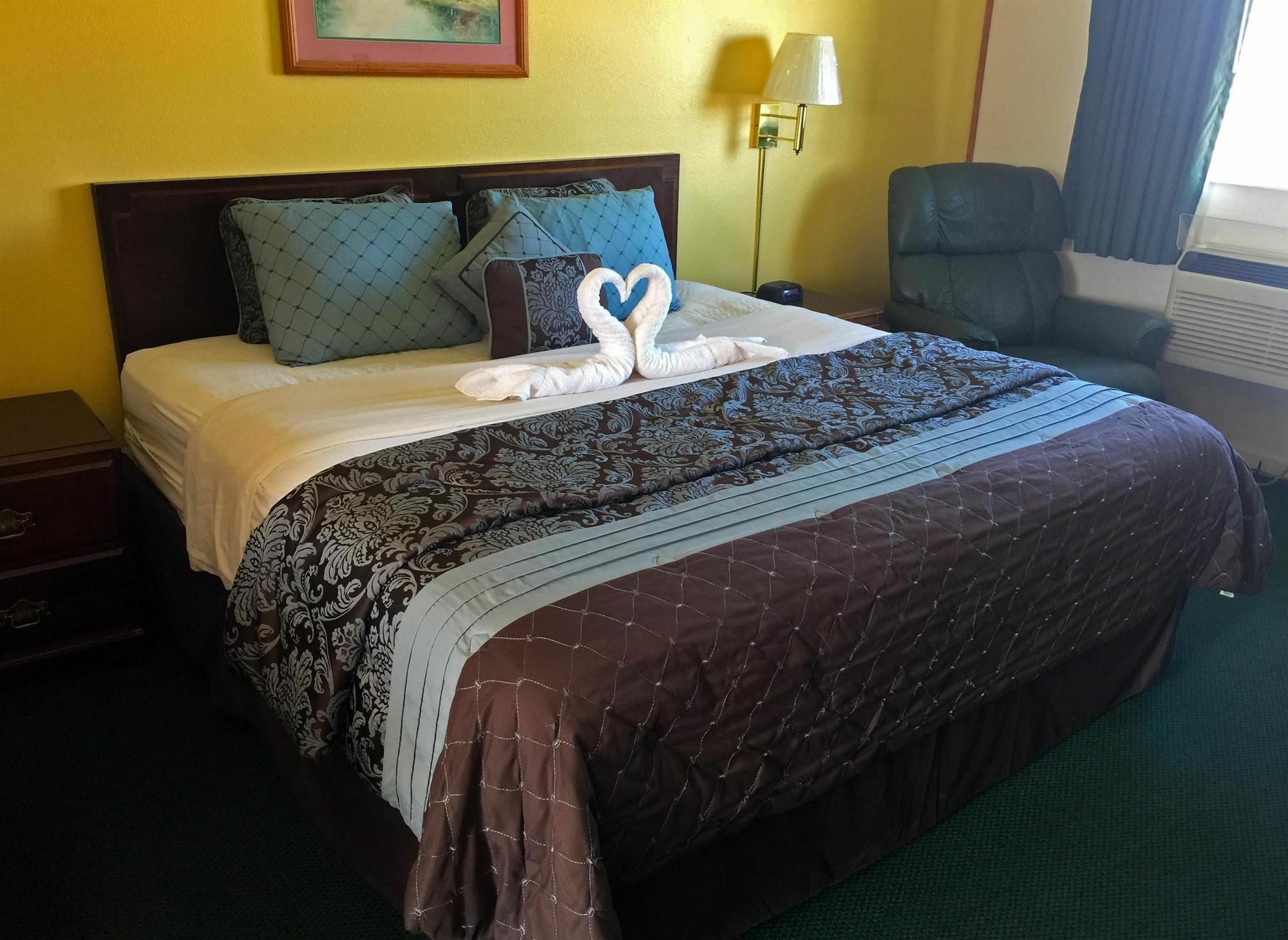 Americas Best Value Inn & Suites Macon At Sunset Dr Экстерьер фото